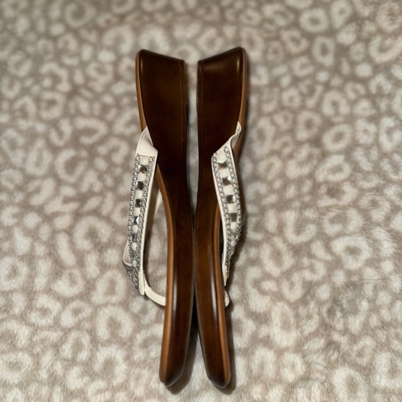 Italian Shoemakers Flip Flop Sandals - Picture 6 of 7